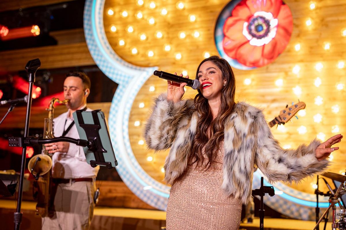 Noam Wolf vocalist singing at Wiz corporate event Wynn Las Vegas