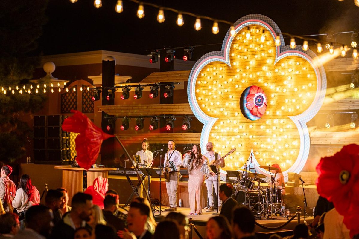 Sunny Jazz Band performing with Wizard of Oz themed stage at Wynn Las Vegas